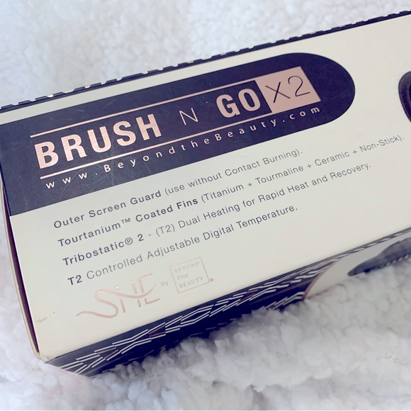 NEW in box SHE Beyond The Beauty Brush N Go X2 Black NEW in Box - Picture 2 of 6